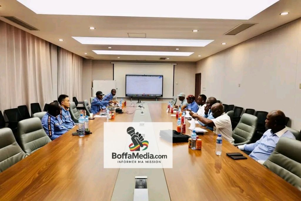 Boffa: Le Directeur Général des Relations Communautaires de la Société Minière Chalco Guinea Company S.A. participe à la cérémonie d’ouverture des plis à Boffa