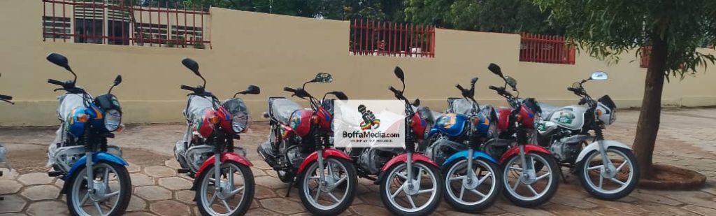 Doumbouya offre 11 motos aux enseignants des les reculées