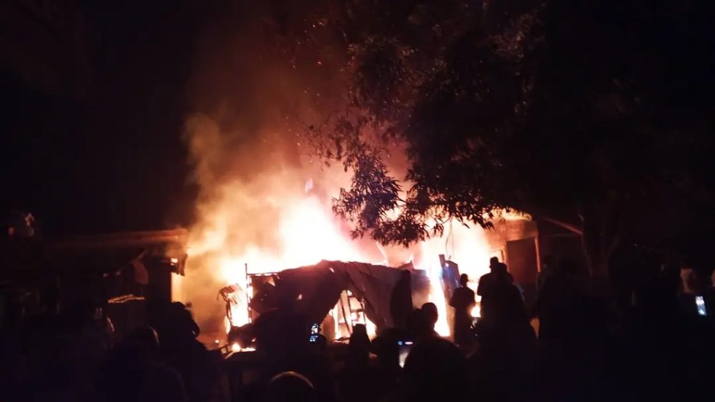 URGENT /Boffa : Un incendie ravage un point de stockage de carburant à la gare routière