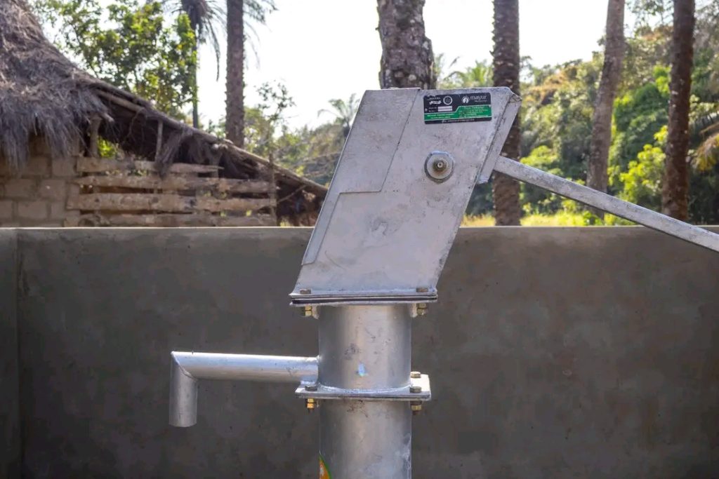 Accès à l’eau potable : un nouveau forage offert à la communauté de Moriagbé par Bel Air Mining