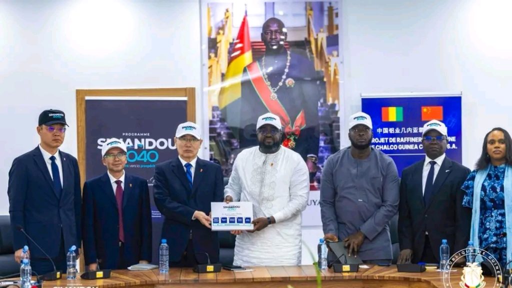 Mines : la Guinée et Chalco lancent le plus grand projet de raffinage d’alumine à Boffa