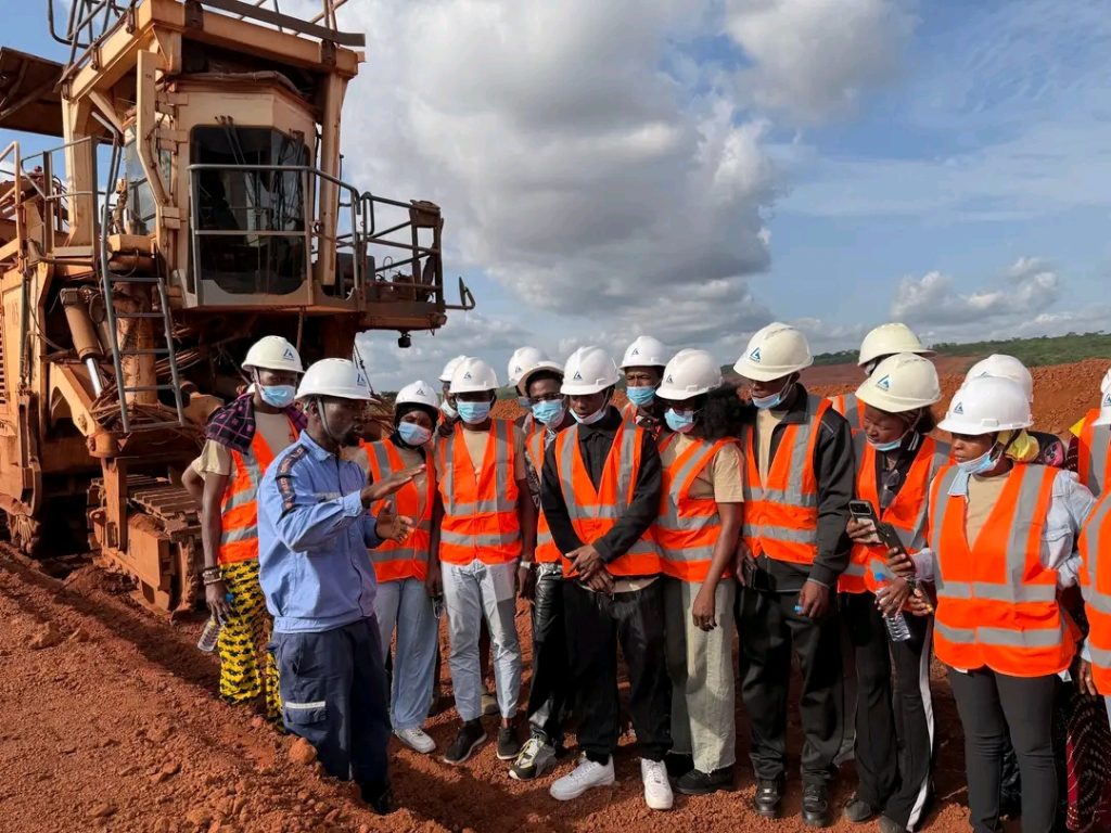 Immersion au cœur de l’exploitation minière : Chalco Guinea Company SA ouvre ses portes aux futurs experts de l’environnement